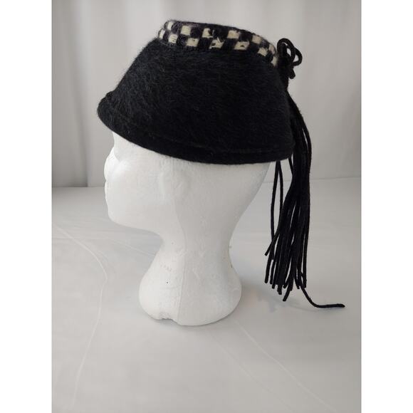 Young Set Unique Tasseled Wool Village Hat Kids Size 21 - Picture 1 of 10